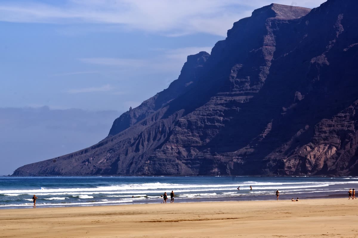 Under the cliff of Famara, Lanzarote - Canary Islands Tourism/Nereida Ramos González