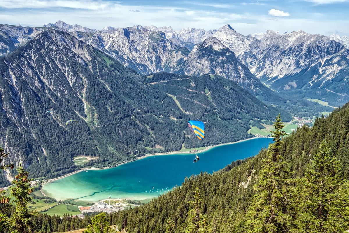 Paragliding over Lake Achen - Achensee Tourismus