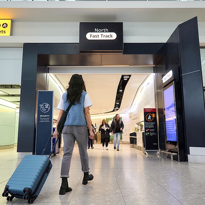 fast-track-security-terminal-5-heathrow-airport-ltd-liz-baldwin-690x690 Fast Track security Terminal 5 - Heathrow Airport Ltd/Liz Baldwin